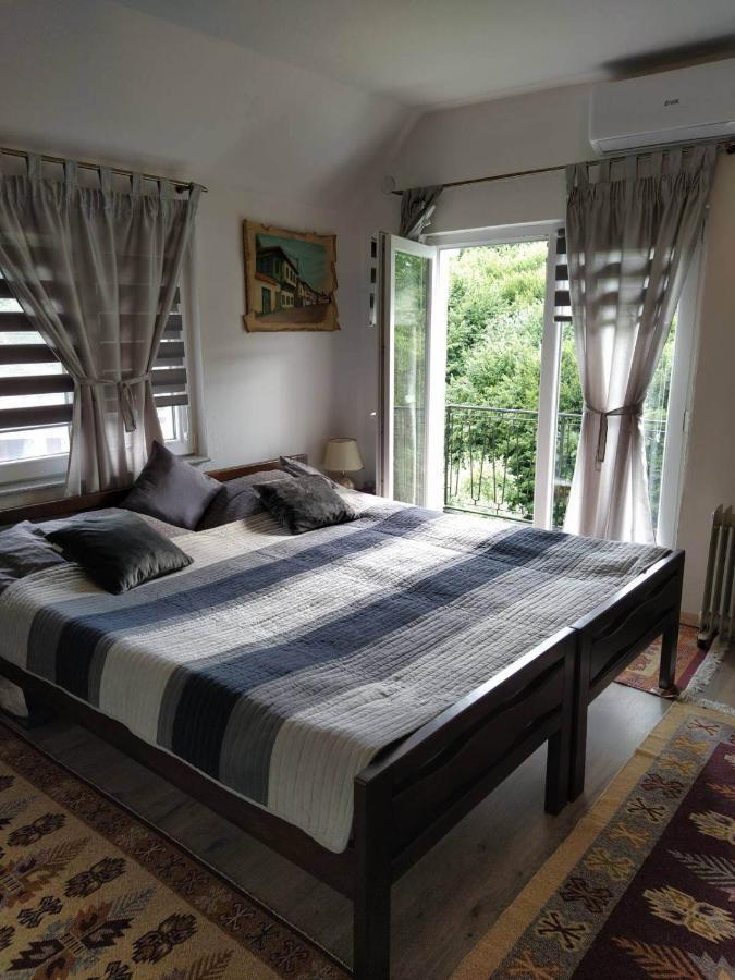 Guest House Bee Visoko Buitenkant foto