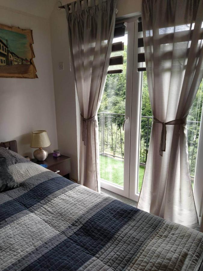 Guest House Bee Visoko Buitenkant foto