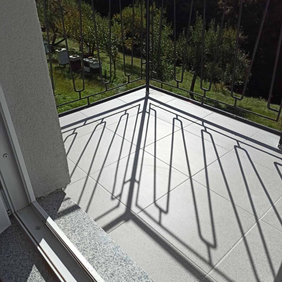 Guest House Bee Visoko Buitenkant foto