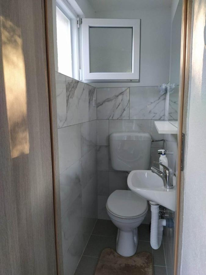 Guest House Bee Visoko Buitenkant foto