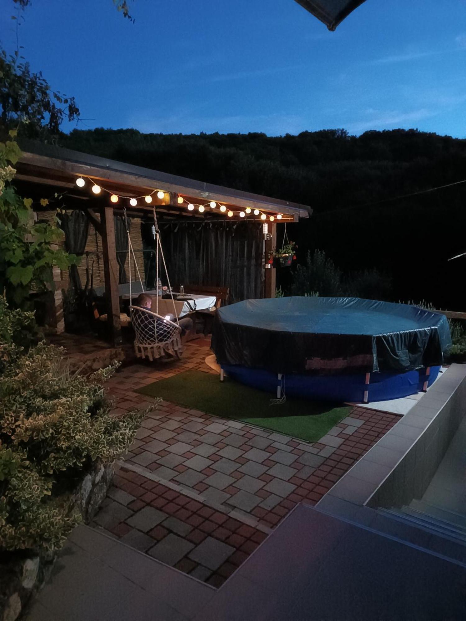 Guest House Bee Visoko Buitenkant foto
