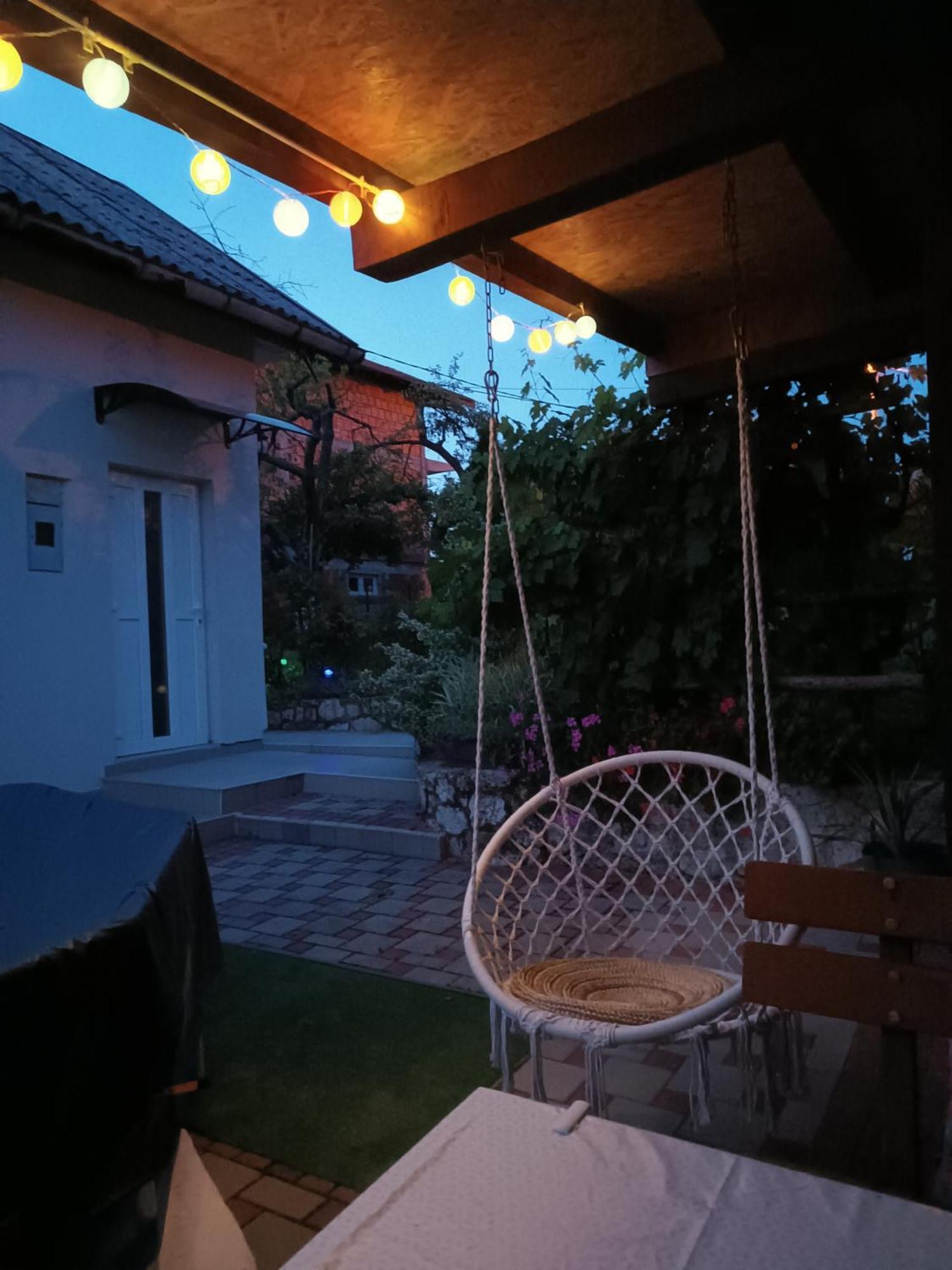 Guest House Bee Visoko Buitenkant foto