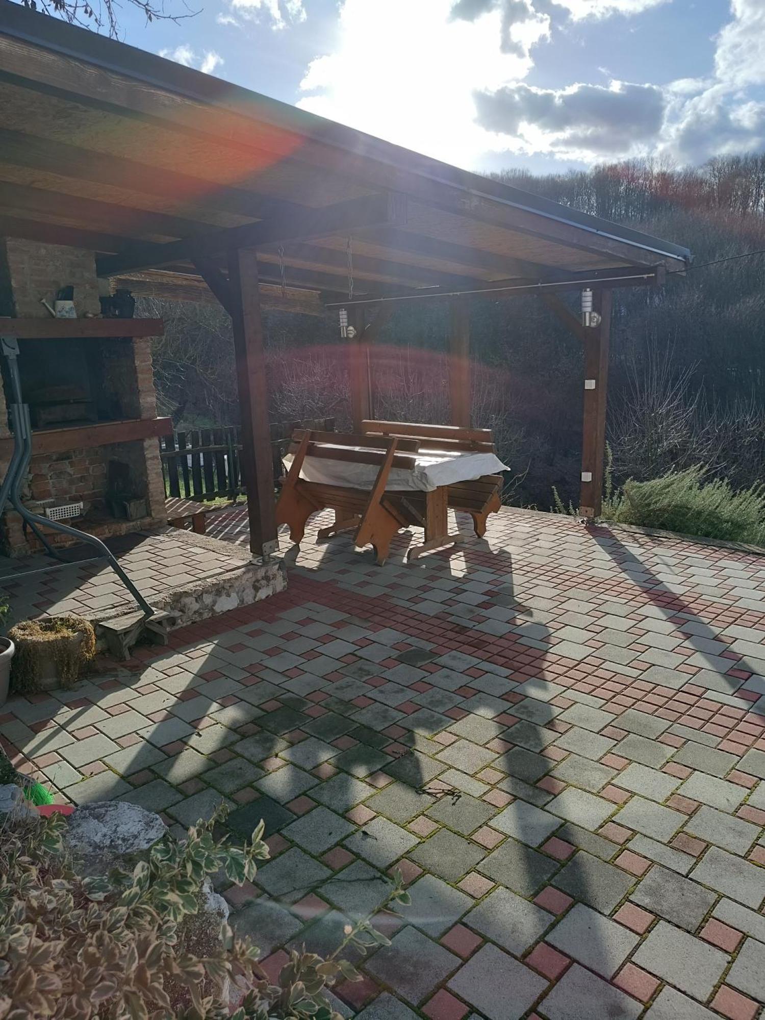 Guest House Bee Visoko Buitenkant foto